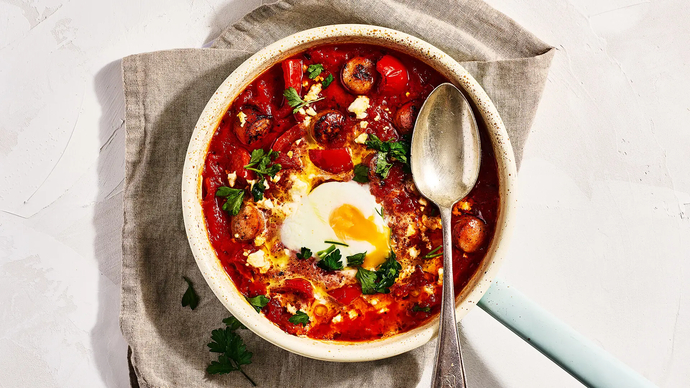 Shakshuka savubratwurstista
