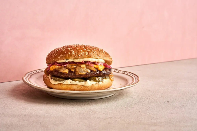 Bearnaise Burger ja karamellisoitua sipulia