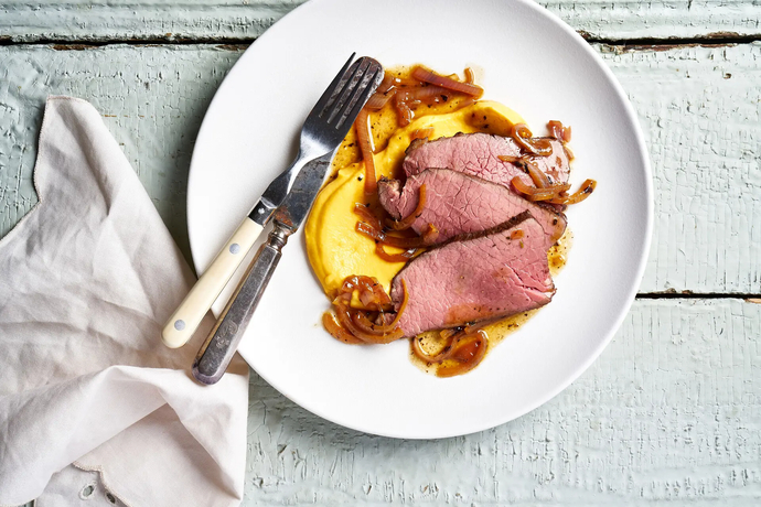 Naudan sisäpaistia myskikurpitsaa ja salottisipulikastiketta