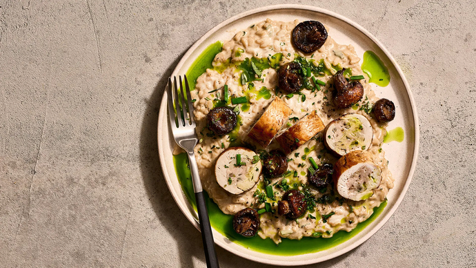 Kananpoika-ballotine, sienirisottoa ja persiljaöljyä