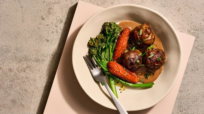 Riistapyörykät, Hasselbackan porkkanaa, broccolinia ja kermaista riistakastiketta