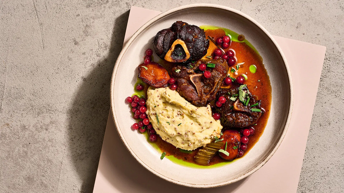 Poro ossobucco, täysjyväsinappi perunapyree ja puolukkaa