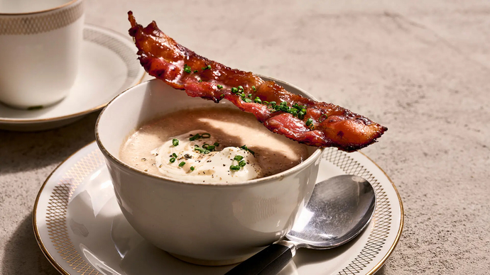 Sienicappuccino ja  karamellisoitua pekonia