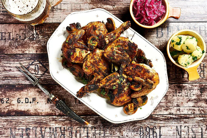 Grillibroileria, paahdettua voita ja valkosipulia, paistettuja herkkusieniä