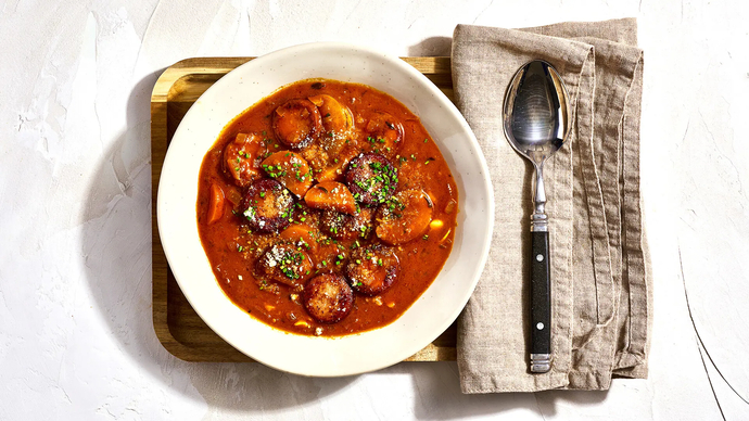 Saksalainen currymakkarakeitto