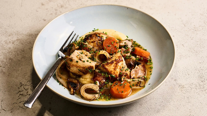 Kanaa valkoviinissä ja creme fraiche -perunamuusia