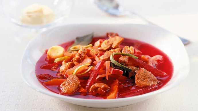 Pekonilla maustettu borssikeitto