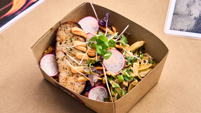 Lohikäärmemakkaraa, sticky rice ja varhaiskaalia