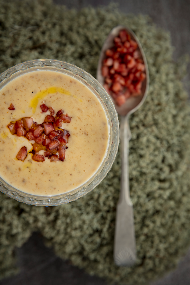 Sienikeitto paahdetulla palvikinkulla  