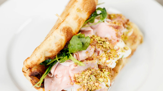 Sininen ”Mortadella” Sandwich