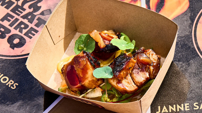 Possua Vietnamese BBQ, vihreää mangosalaattia Gói Xoái, rapeaa valkosipulia sekä umamilientä