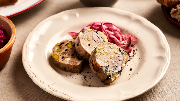 Terriini savustetusta broilerinmaksasta ja viljaporsaasta