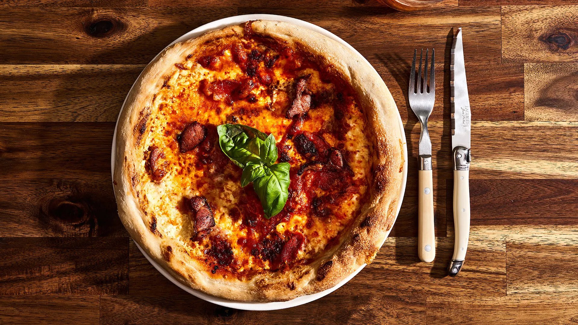 Joulukinkku pizza Diavola lautasella