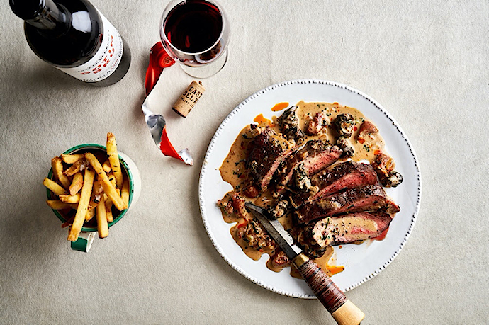 Grillattu naudan flat iron steak ja chorizo-etanoita