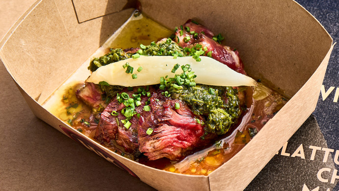 Grillattua marmori entrecotea, chimichurria ja madeirakastiketta