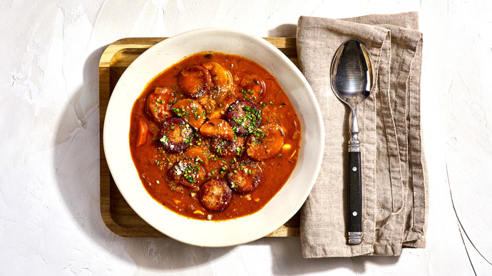 Saksalainen currymakkarakeitto