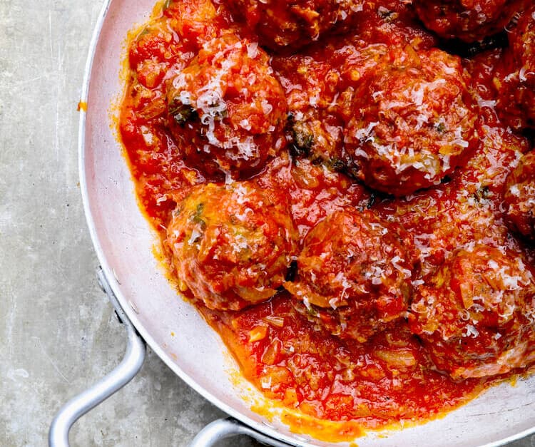Lihapyörykät chili-tomaattikastikkeessa