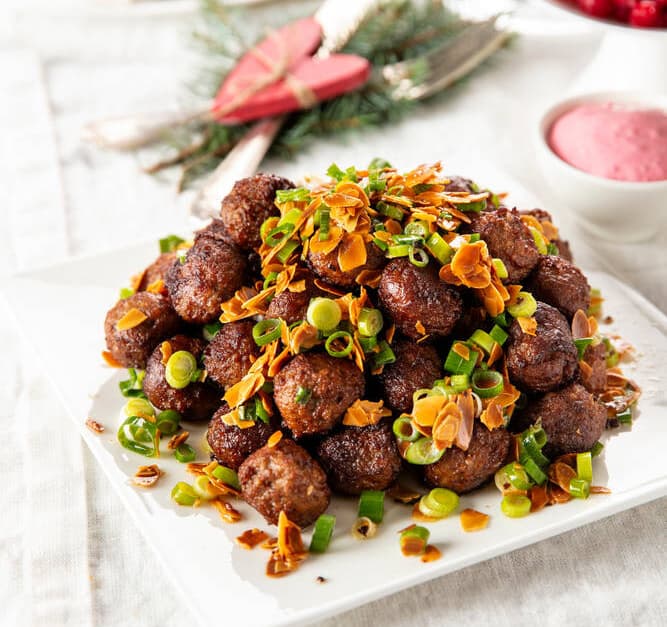 Lihapyörykät ja karpalosinappia