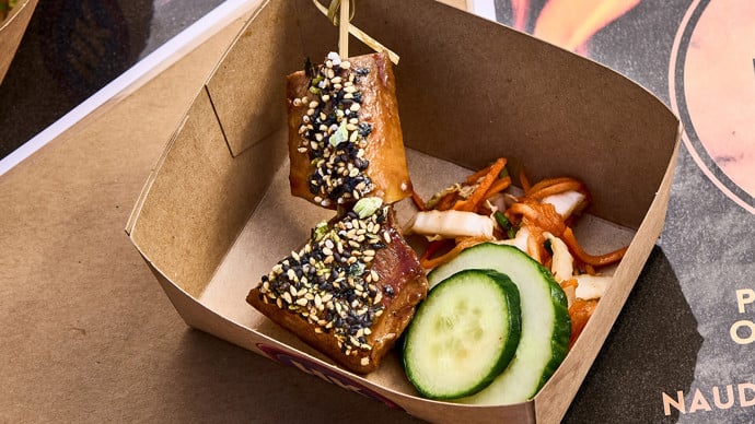 Naudan kieltä BBQ Ponzu, Furikakea ja tuore kimchiä