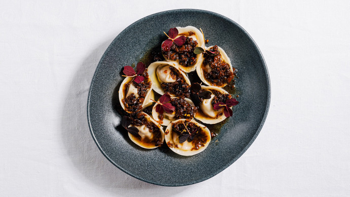 Sieni-dumplings, vegaaninen XO-kastike ja punaista shisoa
