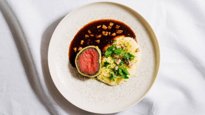 Beef Wellington, puikulaperunapyree ja Bordelaise-kastike